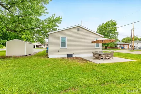 Exterior - 403 Shellview St, Bethalto, IL 62010 photo 7 of 9