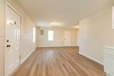 Living - 403 Shellview St, Bethalto, IL 62010 photo 4 of 4