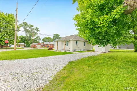 Exterior - 403 Shellview St, Bethalto, IL 62010 photo 1 of 9
