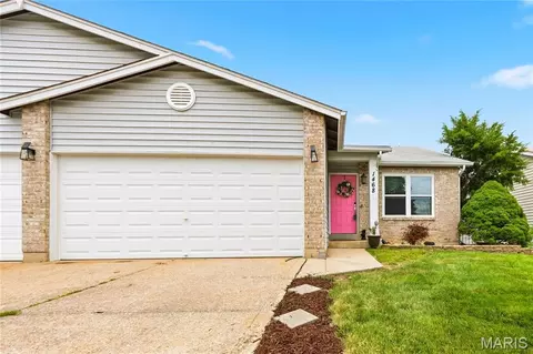 1468 Surrey Ln, St. Peters, MO 63304