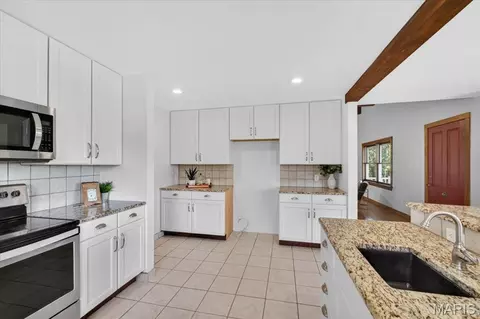 Kitchen - 8578 Lizard Ln, Dittmer, MO 63023 photo 5 of 6