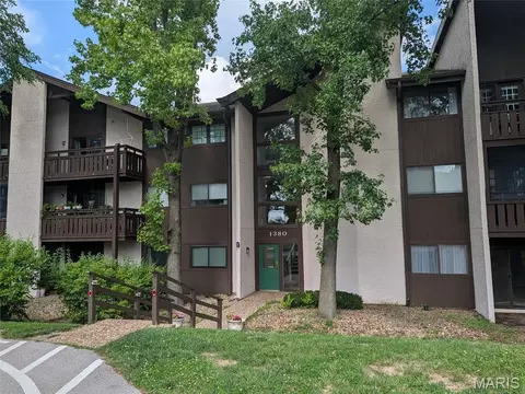 1380 Heritage Lndg #7, Saint Charles, MO 63303