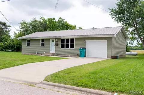 908 W Jackson Ave, Owensville, MO 65066