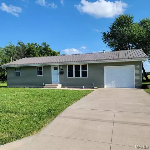 908 W Jackson Ave, Owensville, MO 65066