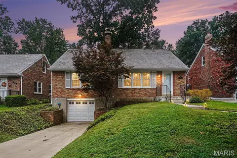90 Greendale Dr, Greendale, MO 63121