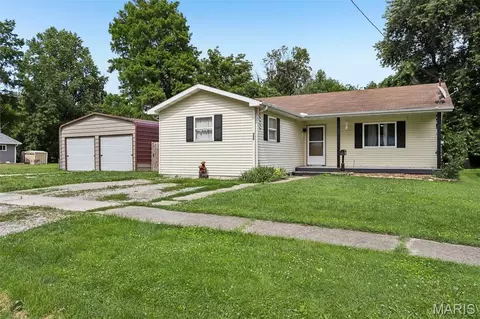 706 N Locust St, Litchfield, IL 62056