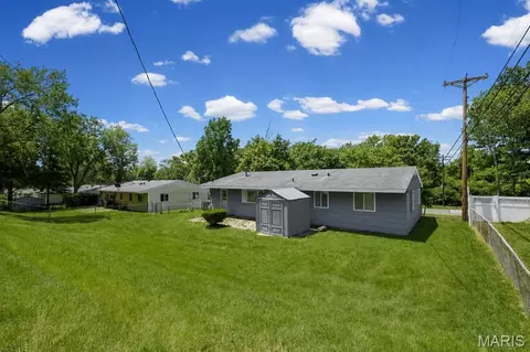 Exterior - 404 Spring Meadows Dr, Manchester, MO 63011 photo 2 of 5