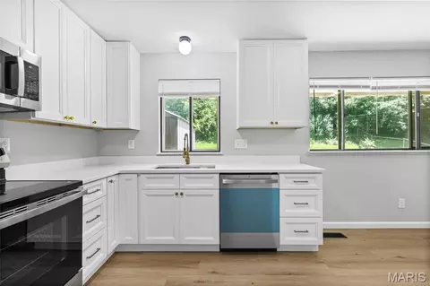 Kitchen - 404 Spring Meadows Dr, Manchester, MO 63011 photo 2 of 2