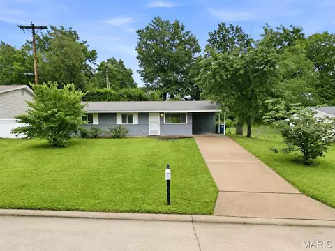 Exterior - 404 Spring Meadows Dr, Manchester, MO 63011 photo 4 of 5