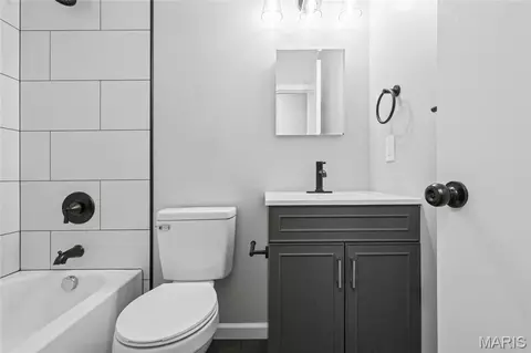 Bath - 404 Spring Meadows Dr, Manchester, MO 63011 photo 2 of 5