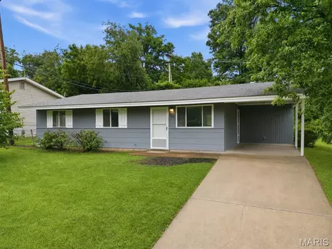 404 Spring Meadows Dr, Manchester, MO 63011