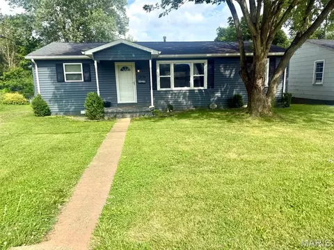 1304 N Middle St, Farmington, MO 63640