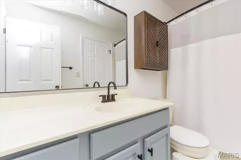 Bath - 640 Painted Vista Dr, Ballwin, MO 63021 photo 1 of 2