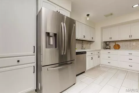 Kitchen - 640 Painted Vista Dr, Ballwin, MO 63021 photo 2 of 4