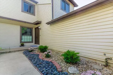 Exterior - 640 Painted Vista Dr, Ballwin, MO 63021 photo 2 of 13