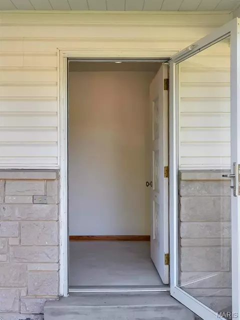 Entry Way - 118 Dawn Dr, Washington, MO 63090 photo 2 of 2