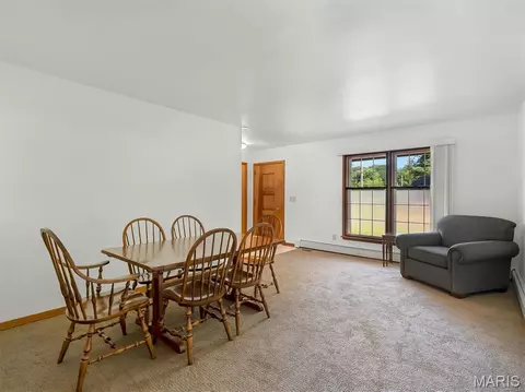 Living - 118 Dawn Dr, Washington, MO 63090 photo 2 of 5