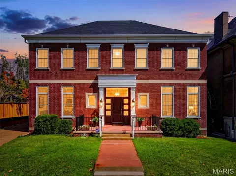 5285 Washington Pl, Saint Louis, MO 63108