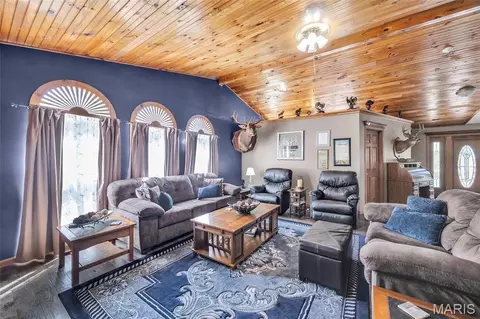 Living - 1315 Highway E, Hermann, MO 65041 photo 2 of 3