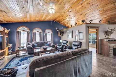 Living - 1315 Highway E, Hermann, MO 65041 photo 1 of 3