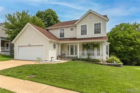 932 Cleta Dr, Ballwin, MO 63021