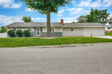 4 Hazelwood Ln, Hazelwood, MO 63042