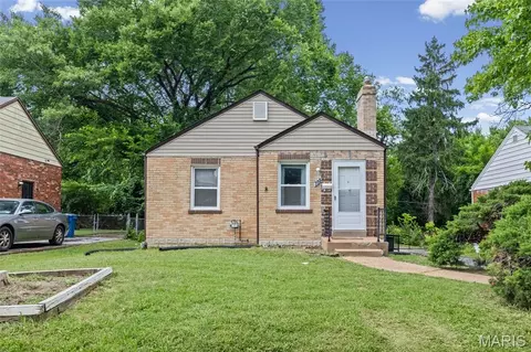 305 Newell Dr, Ferguson, MO 63135