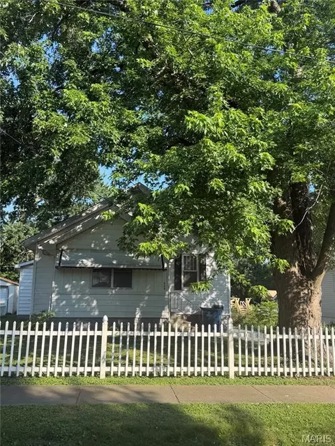 404 S 4th St, Caseyville, IL 62232