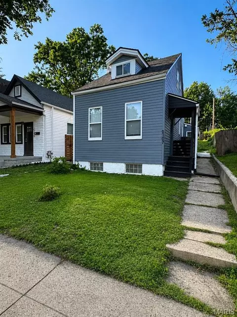 2107 Stansbury St, Saint Louis, MO 63118