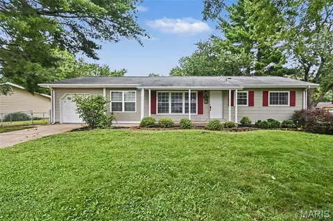 6706 Vineland Dr, Hazelwood, MO 63042