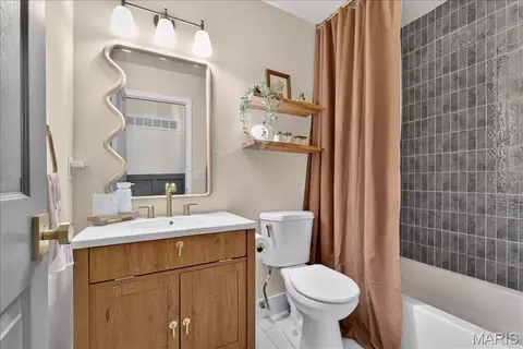 Bath - 320 Quails Hill Ct, Ellisville, MO 63011 photo 1 of 3