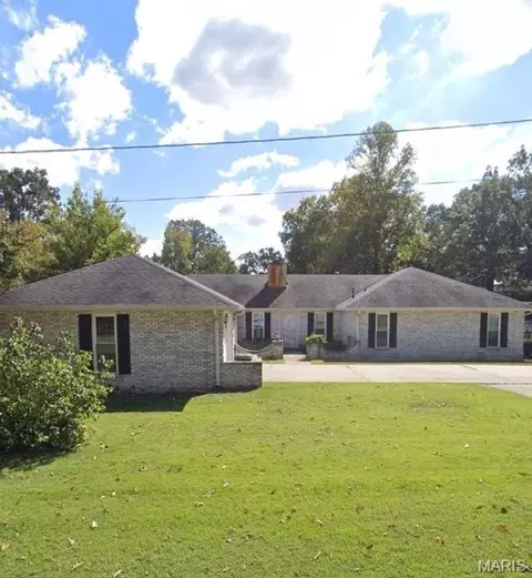 1510 Memorial Dr, Poplar Bluff, MO 63901