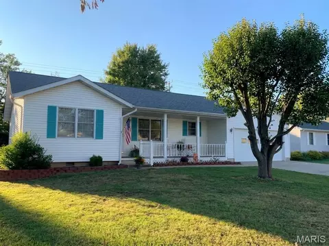 635 Saint David St, Saint James, MO 65559
