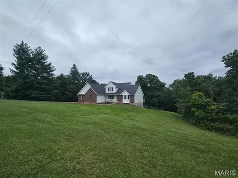 301 Country View Dr, Winfield, MO 63389