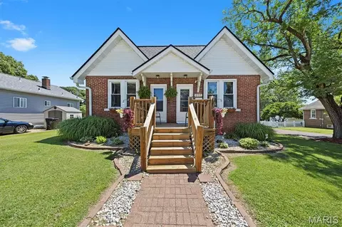 920 S 5th St, Belleville, IL 62220