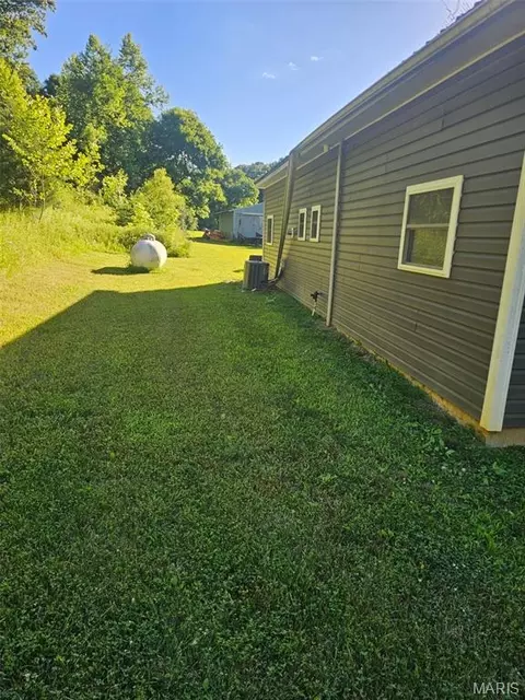 Exterior - 1329 Poor Farm Hollow Rd, Hardin, IL 62047 photo 2 of 4