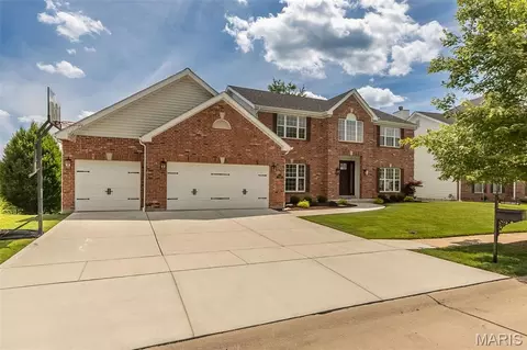 733 Castle Ridge Dr, Ballwin, MO 63021