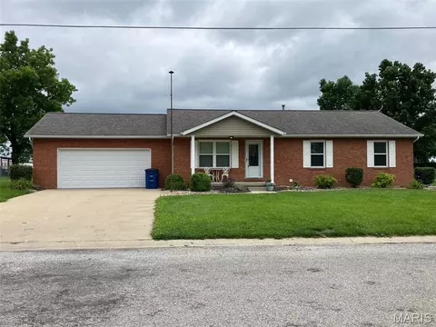 502 W 3rd St, Aviston, IL 62216