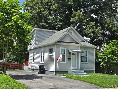 323 N 37th St, Belleville, IL 62226