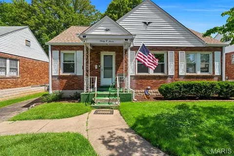 9007 Osage Ln, Saint Louis, MO 63114