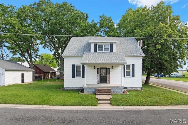 101 W Hendricks St, Albers, IL 62215