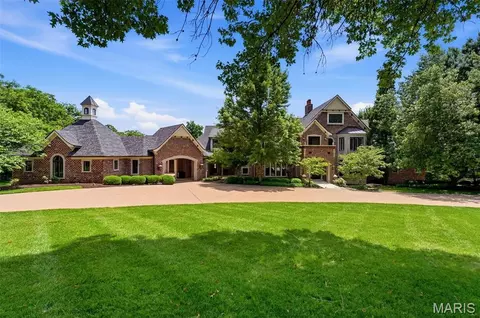 14 Brookwood Rd, Saint Louis, MO 63131