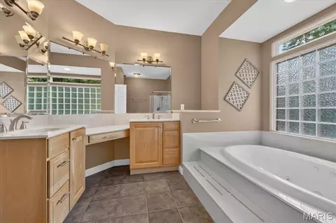Bath - 766 Southbrook Forest Ct, Saint Charles, MO 63304 photo 2 of 8