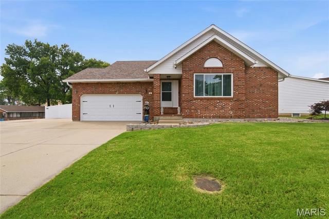 403 E Locust St, Columbia, IL 62236