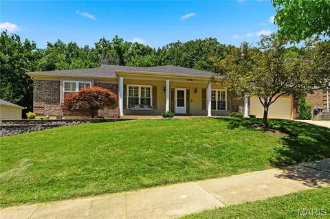 14925 Royalbrook Dr, Chesterfield, MO 63017