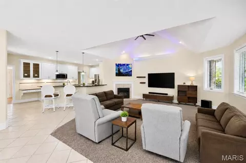 Living - 106 Bruce Dr, Saint Robert, MO 65584 photo 1 of 3