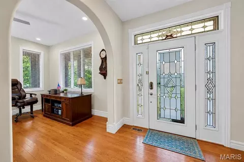 Entry Way - 106 Bruce Dr, Saint Robert, MO 65584 photo 2 of 7