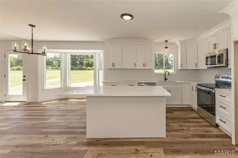 Kitchen - 11 Oakview Ct, Troy, MO 63379 photo 2 of 5