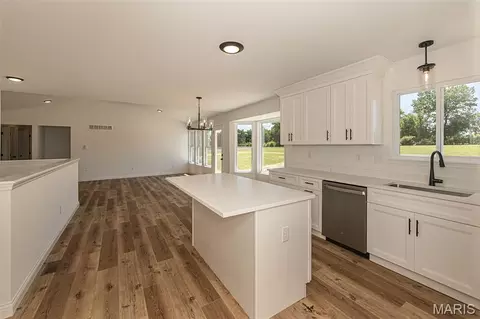 Kitchen - 11 Oakview Ct, Troy, MO 63379 photo 4 of 5