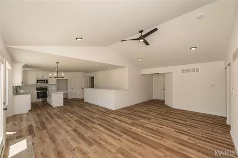 Entry Way - 11 Oakview Ct, Troy, MO 63379 photo 1 of 4